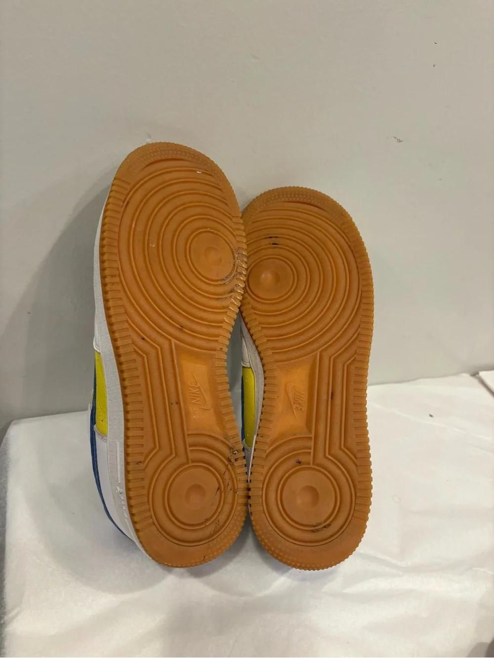 Nike AIRFORCE ONE Low-Top Sneakers in Blue, Yellow & White